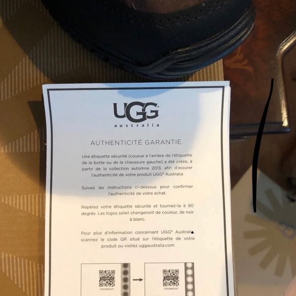 UGG AUSTRALIA - Picture 6 of 6